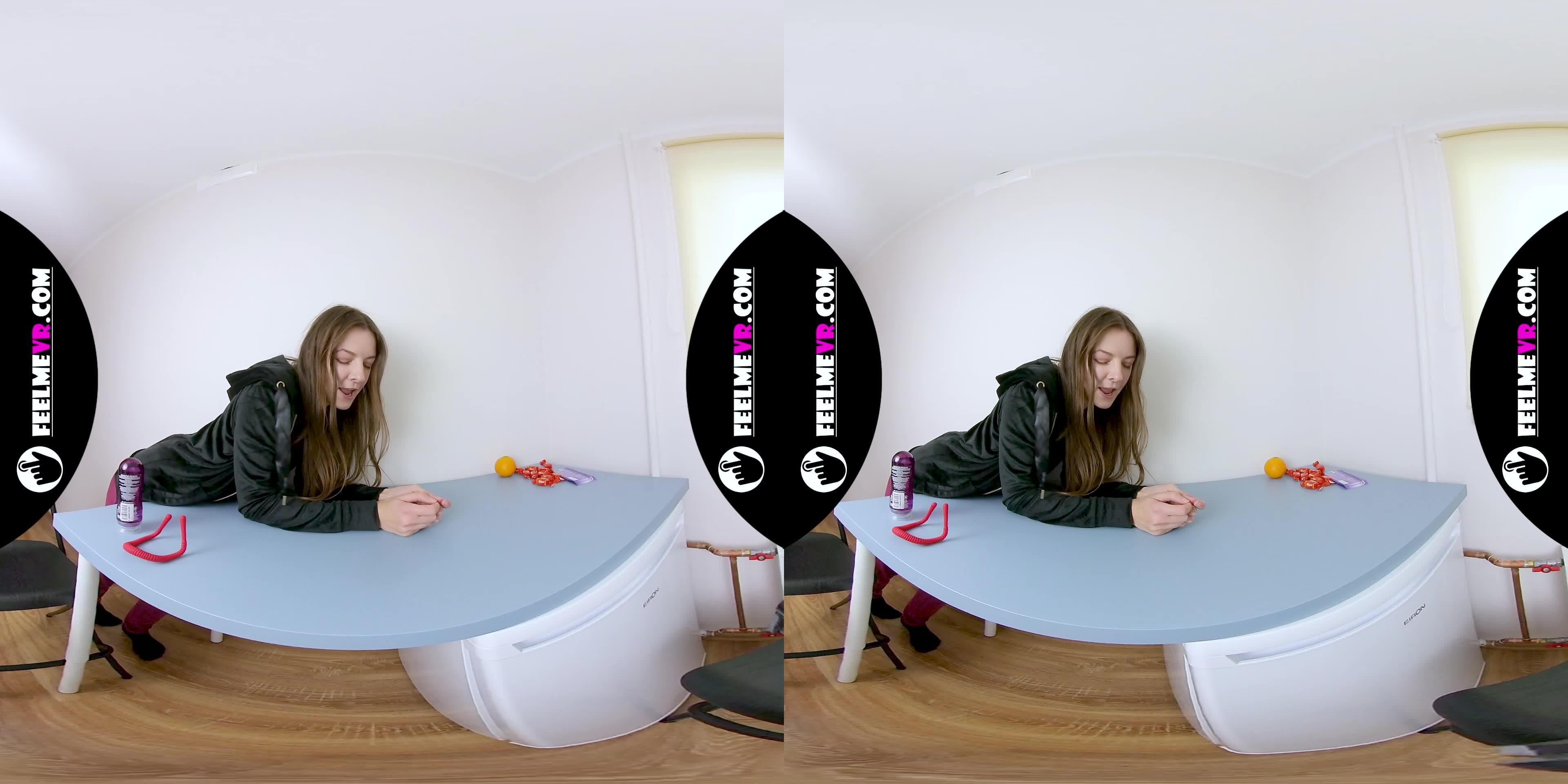 Rebeka Ruby In Vr180 Video Masturbates In The Kitchen With A Strange Toy 影片截图 1